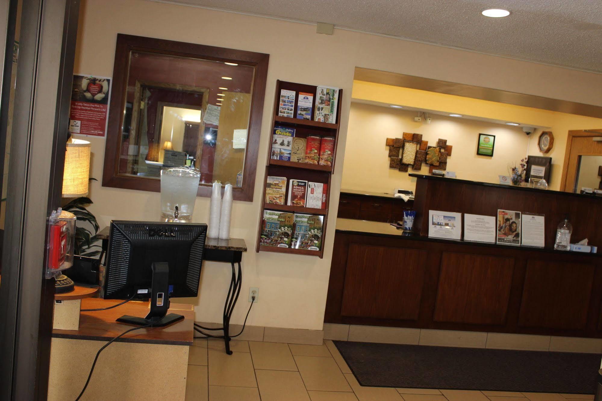 Americas Best Value Inn Grand Forks Dış mekan fotoğraf